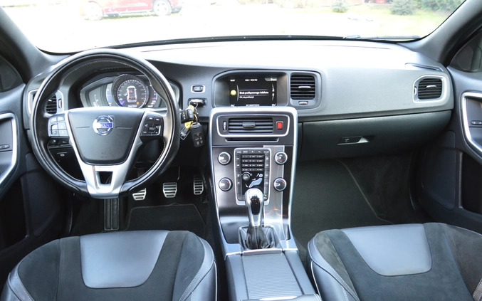 Volvo V60 cena 47900 przebieg: 219141, rok produkcji 2016 z Świdnica małe 497